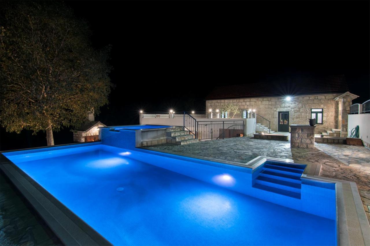 Вилла Dvori Stipanovi With Heated Pool And Jacuzzi Donje Rascane Экстерьер фото