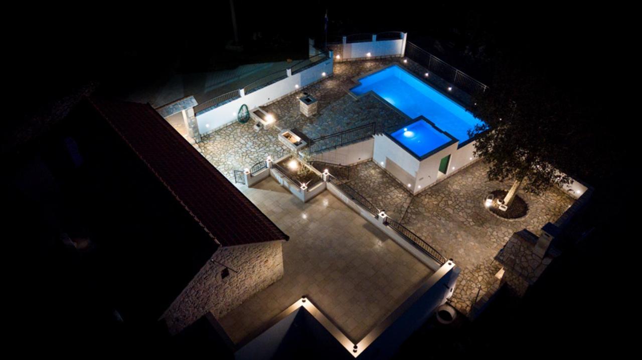 Вилла Dvori Stipanovi With Heated Pool And Jacuzzi Donje Rascane Экстерьер фото