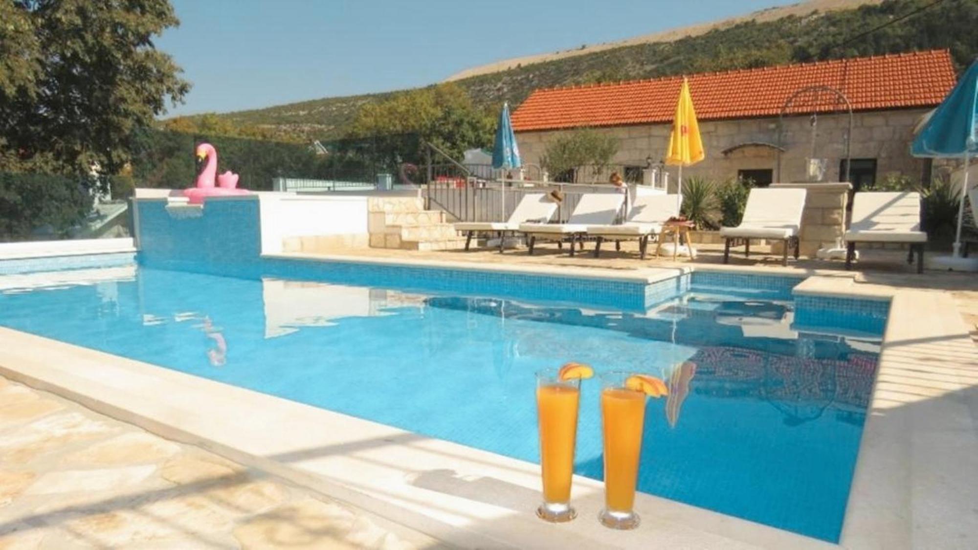 Вилла Dvori Stipanovi With Heated Pool And Jacuzzi Donje Rascane Экстерьер фото